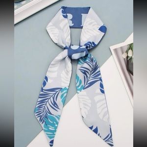 Six hair pieces.  Accessories. Satin